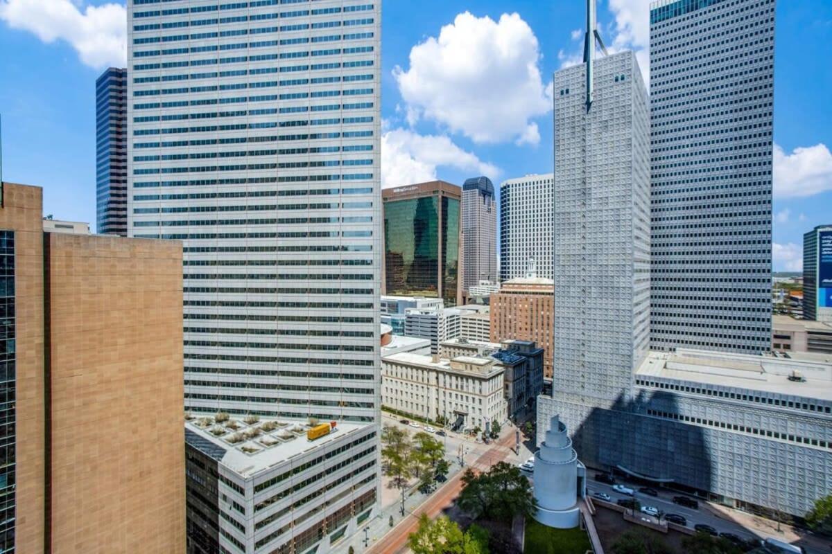 26Th Fl Bold Cozysuites With Pool, Gym Dallas Exterior photo